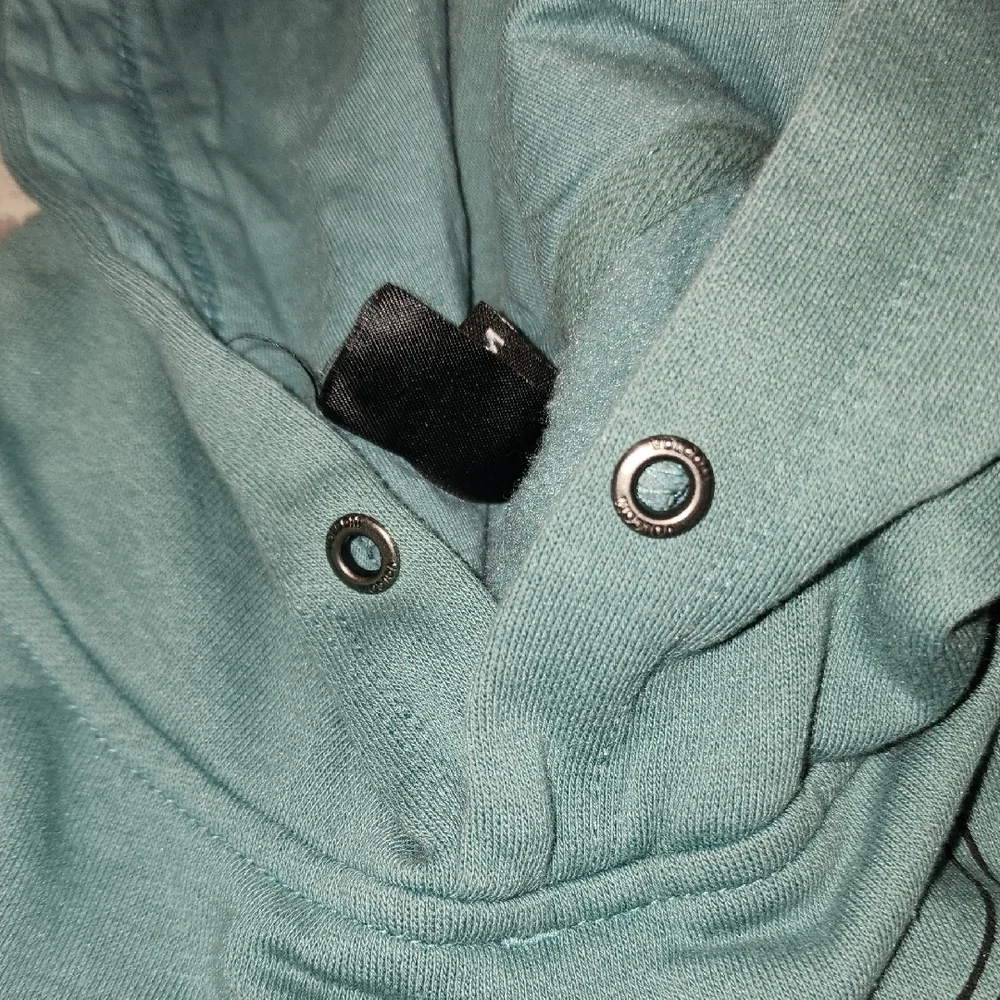 Volcom Mens Green Hoodie with Logo Design - Picture 3 of 3